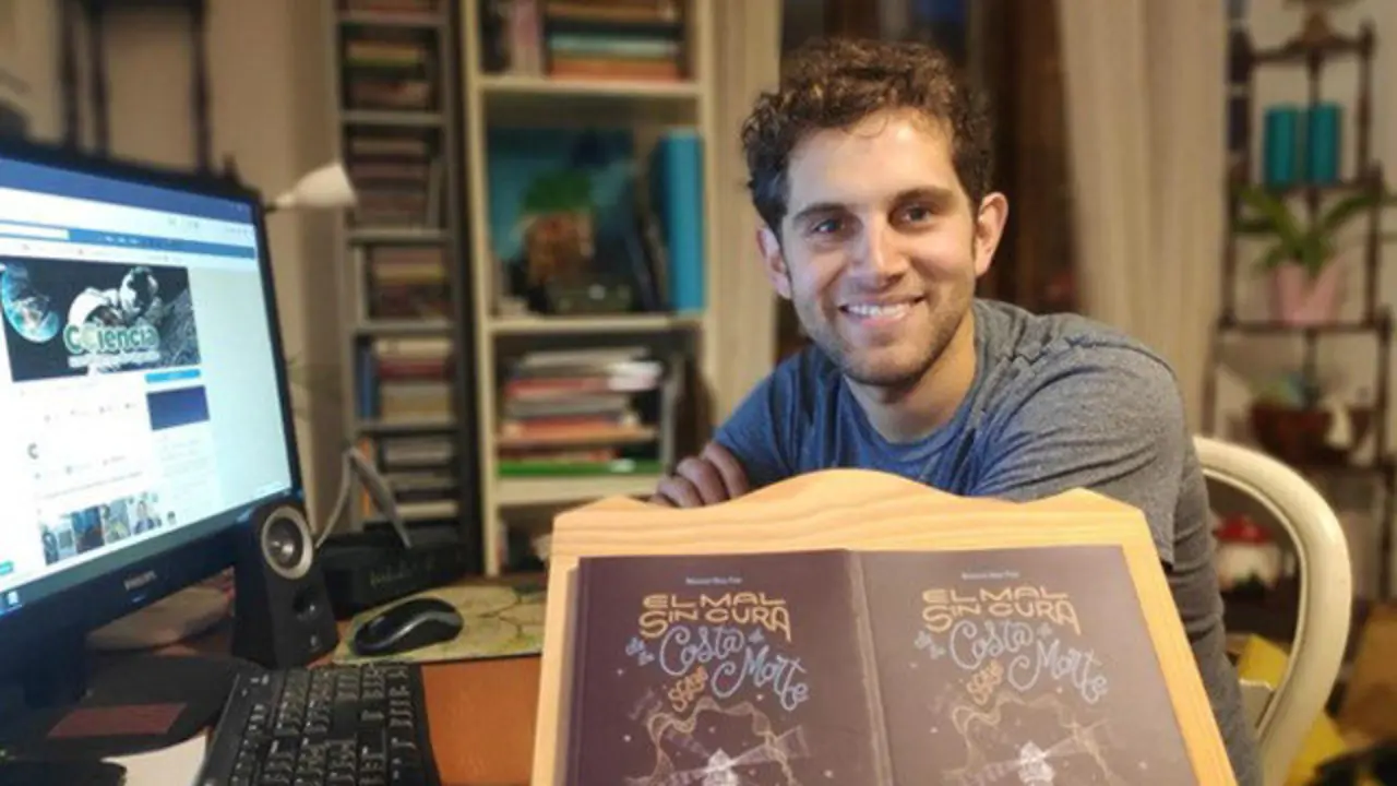 Manuel Rey Pan, autor de 'El mal sin cura de la Costa da Morte'. A. PAZOS