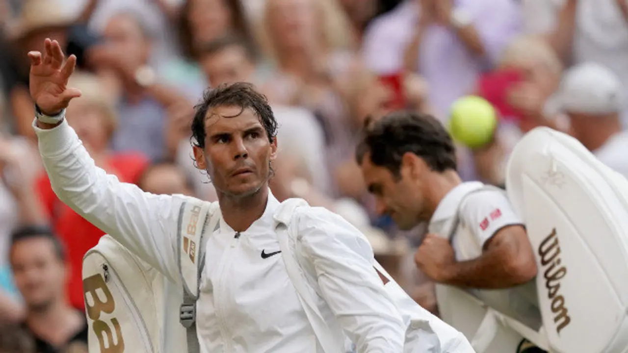 Nadal despídese do público en Wimbledon. WILL OLIVER