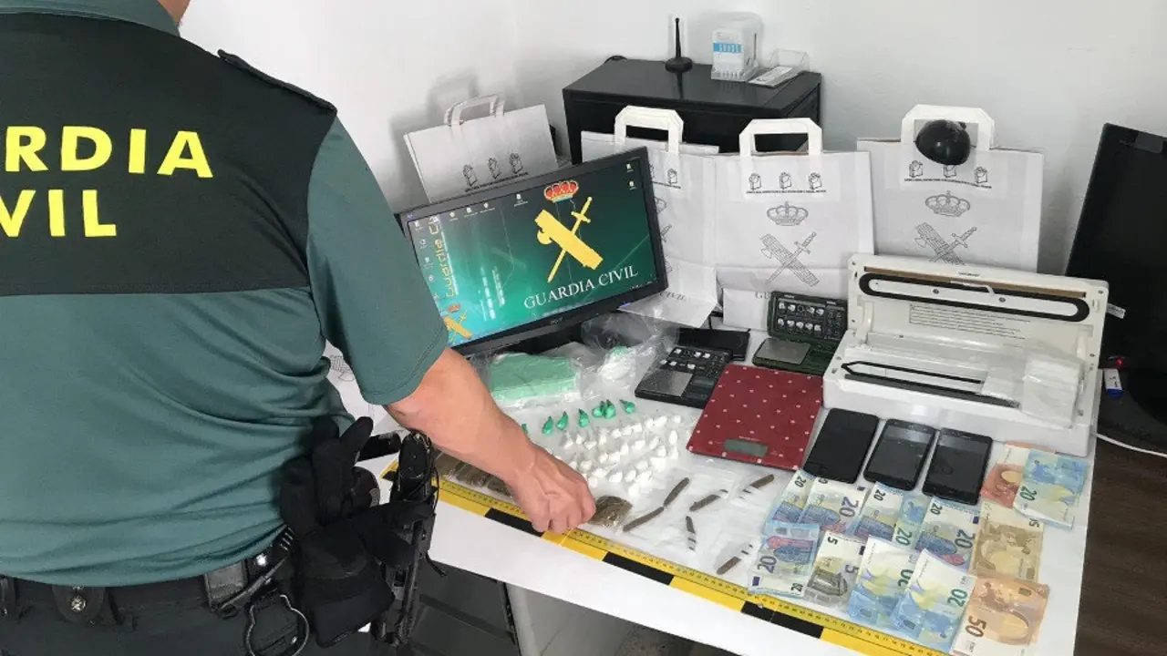 Material incautado por los agentes. GUARDIA CIVIL