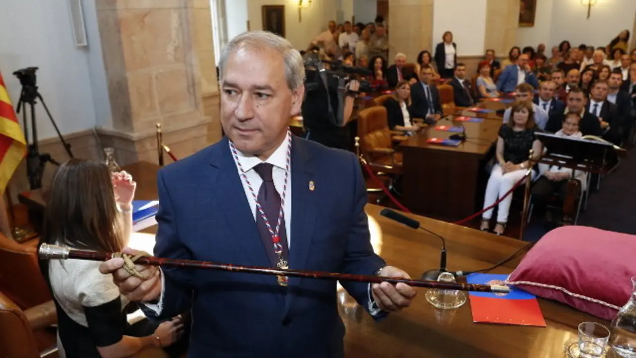 José Tomé, este miércoles con el bastón de mando. PEPE TEJERO