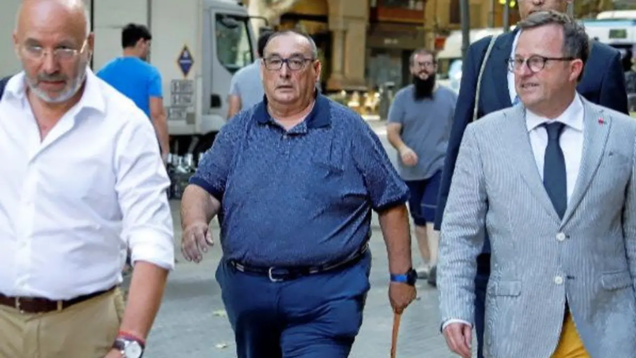 O axente intermediario na fichaxe de Casillas, Santos Márquez (centro). EFE