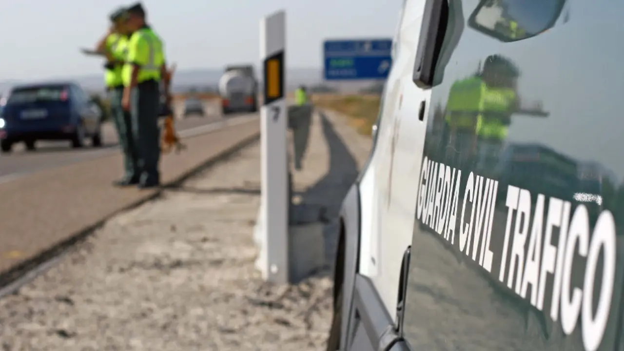 Un control de la Guardia Civil de Tráfico. AEP