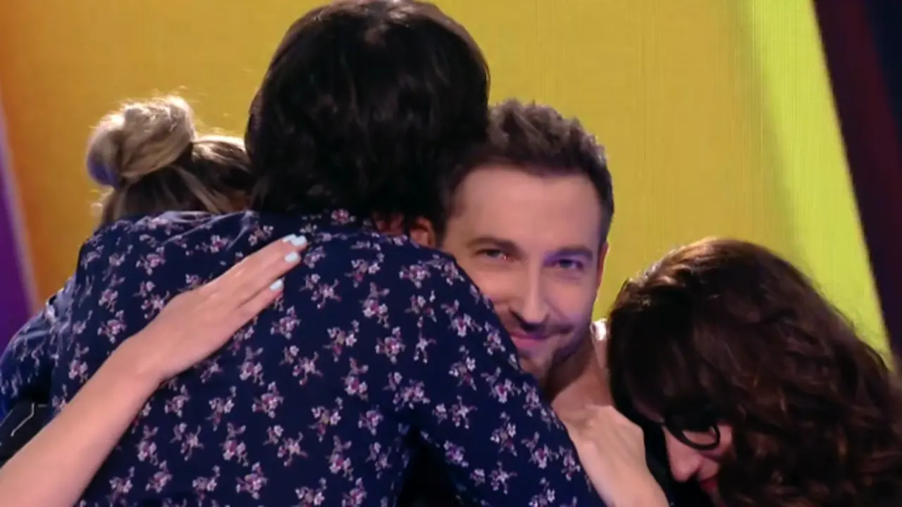 El emotivo abrazo de Frank Blanco y sus compañeros. TWITTER (@zapeandola6)