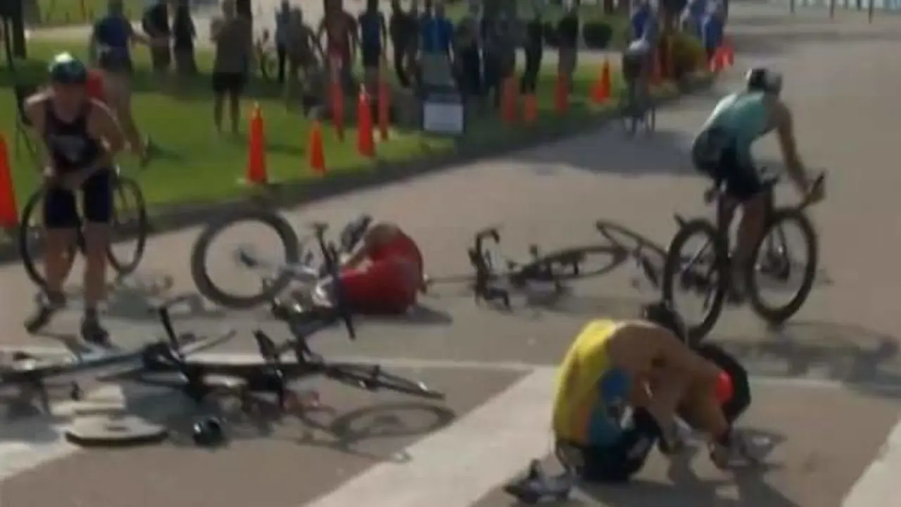 Caída de Gómez Noya en Canadá. TVG