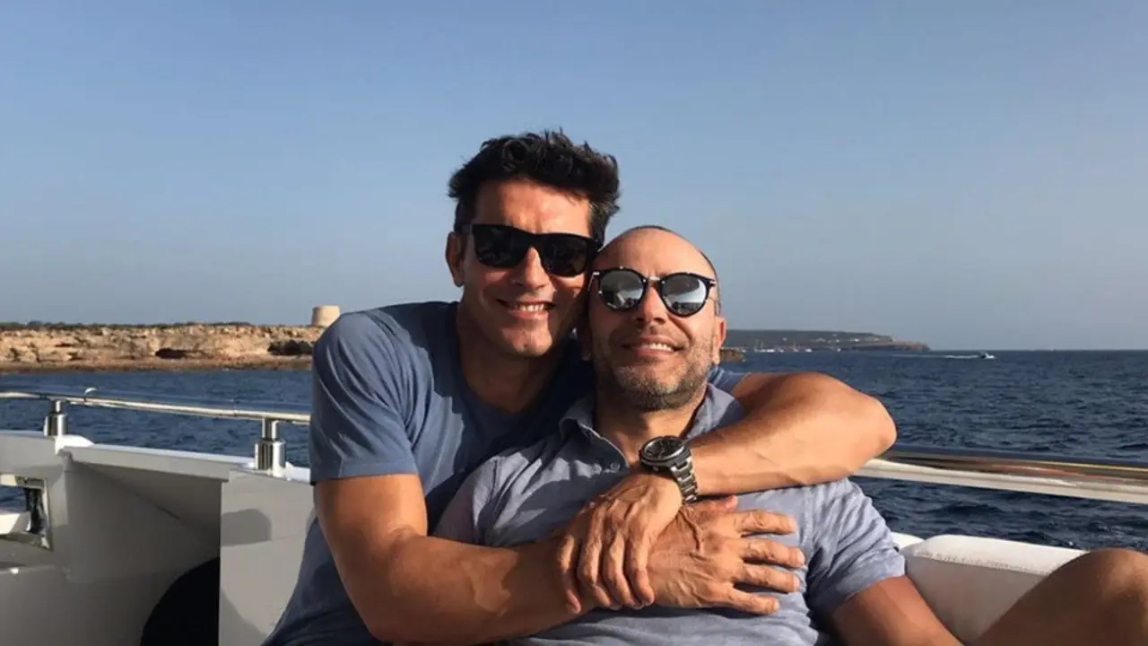 Jesús Vázquez junto a su marido, Roberto Cortés. INSTAGRAM