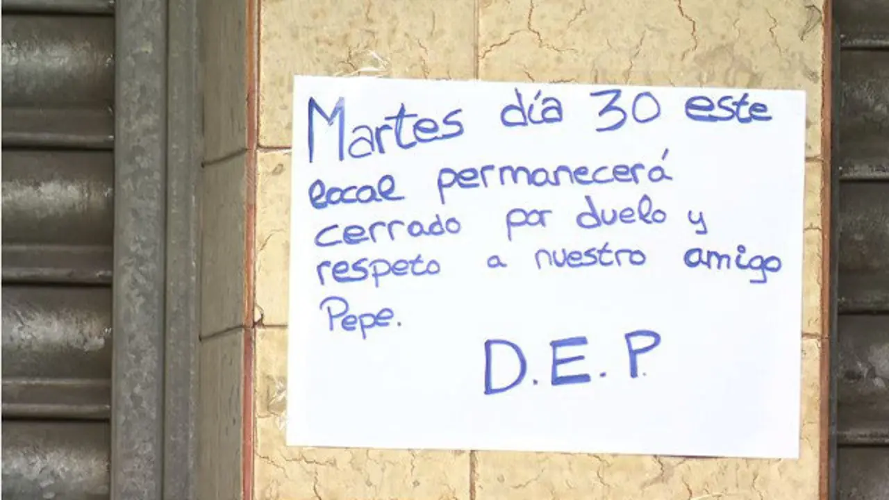 El bar de Narón en el que falleció el hombre cerró este martes. TVG