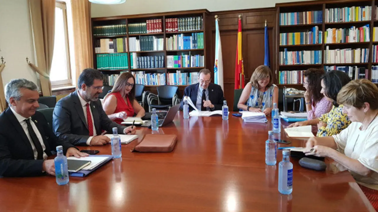 Representantes de Xunta y universidades en la reunión de este martes. EP