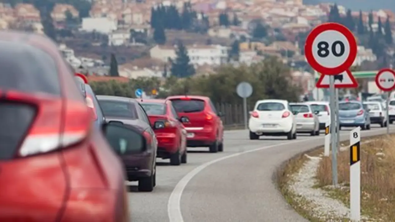 Veh&iacute;culos circulando. DIRECCI&Oacute;N  XERAL DE TR&Aacute;FICO