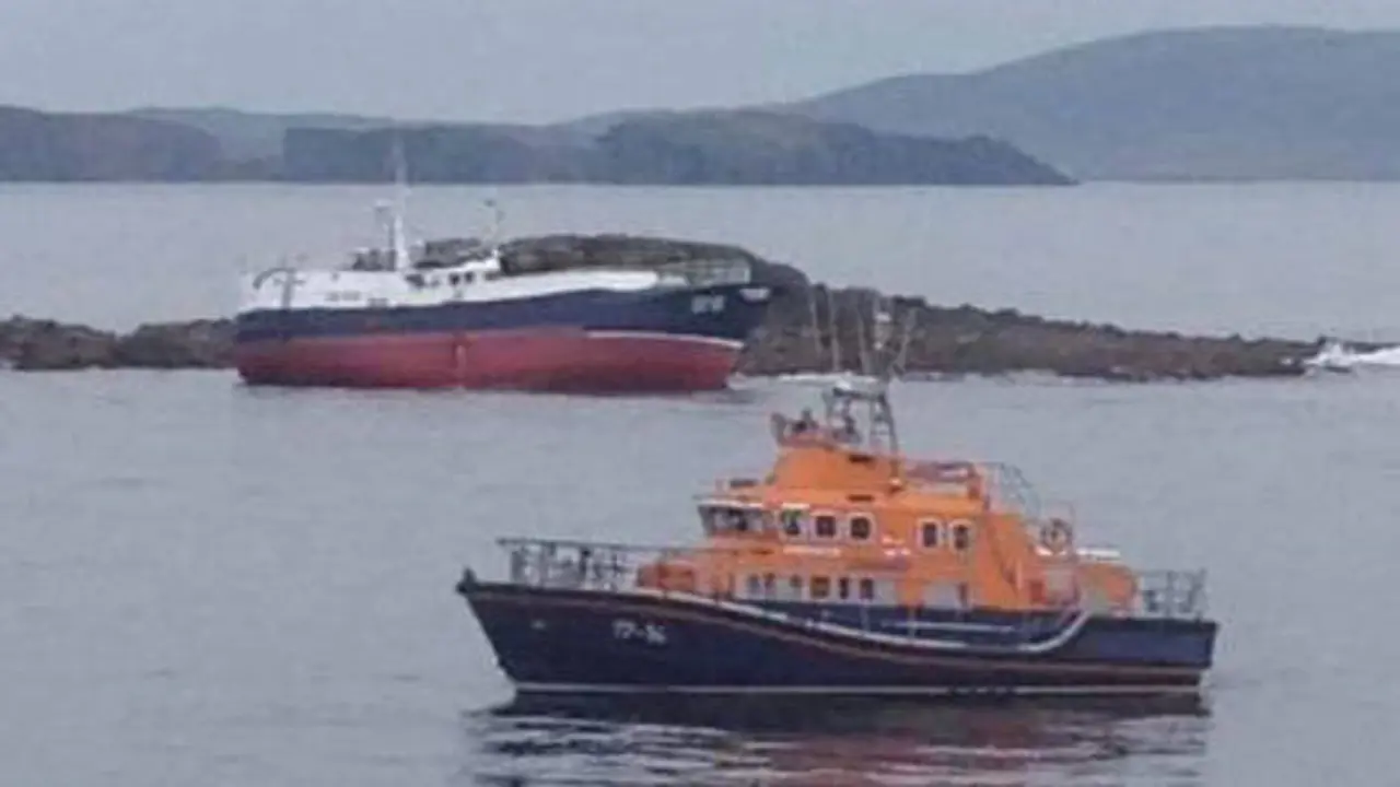 El Coelleira, encallado. Royal National Lifeboard Institution