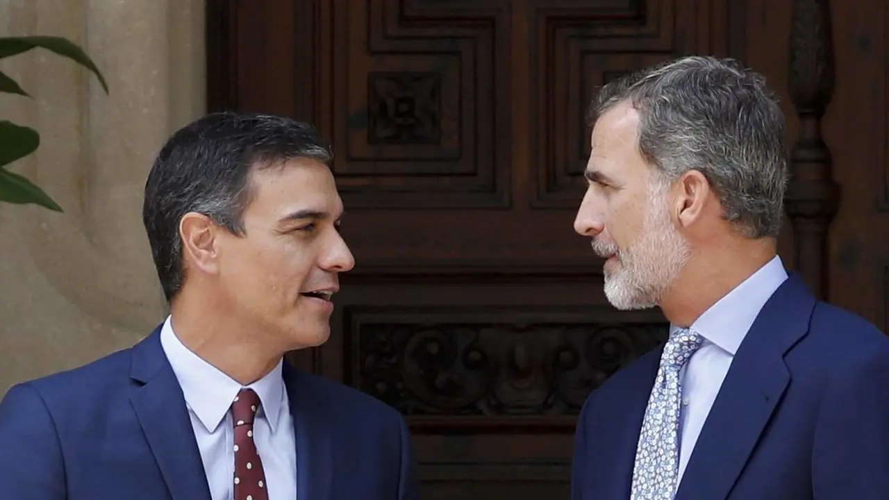 Sánchez chega ao seu despacho co Rei en Marivent con case unha hora de atraso. EFE