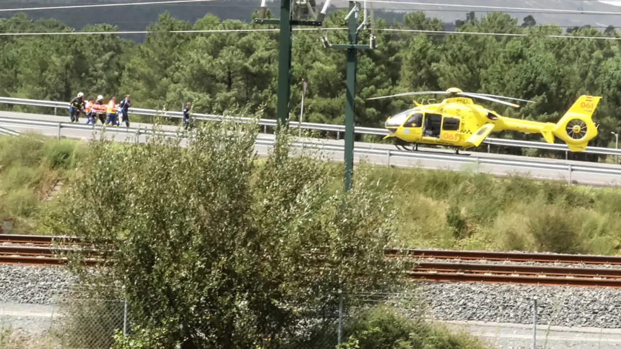 Helicóptero en la N-550, en Padrón. LUIS POLO