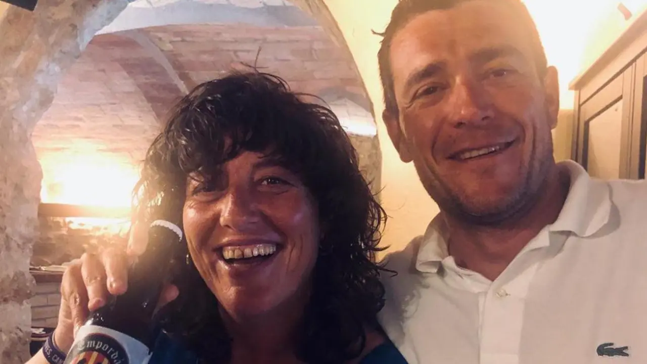 Teresa Jordà posa con la polémica cerveza. INSTAGRAM