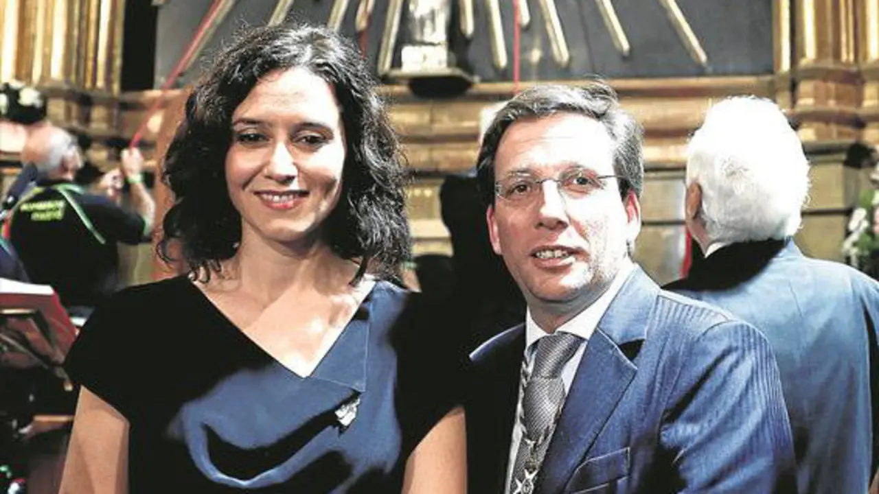 Díaz Ayuso, junto a Martínez-Almeida. EFE
