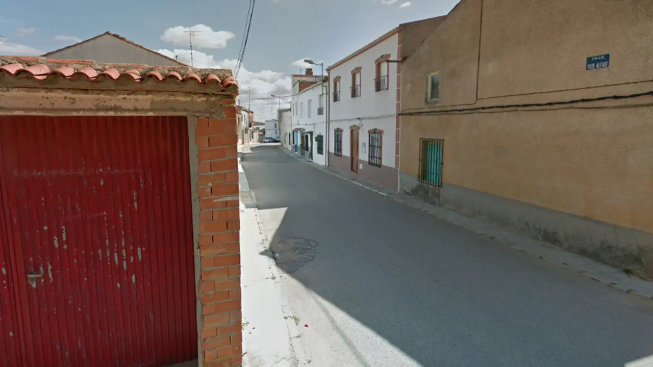 Los hechos ocurrieron en la calle Pozo Alfaro, en Ledaña. GSV