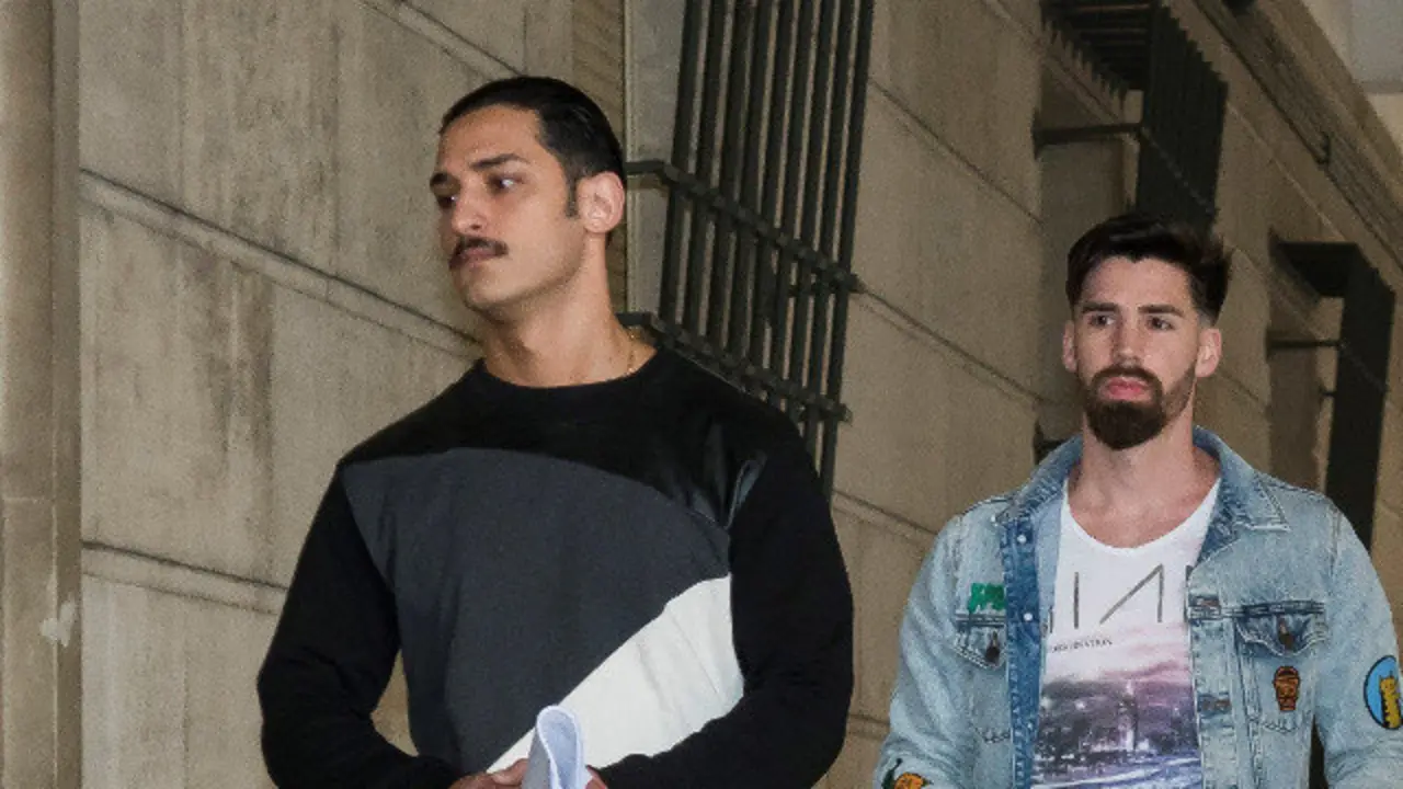 Alfonso Cabezuelo e Jesús Escudero, membros da Manada. RAÚL CARO (EFE)