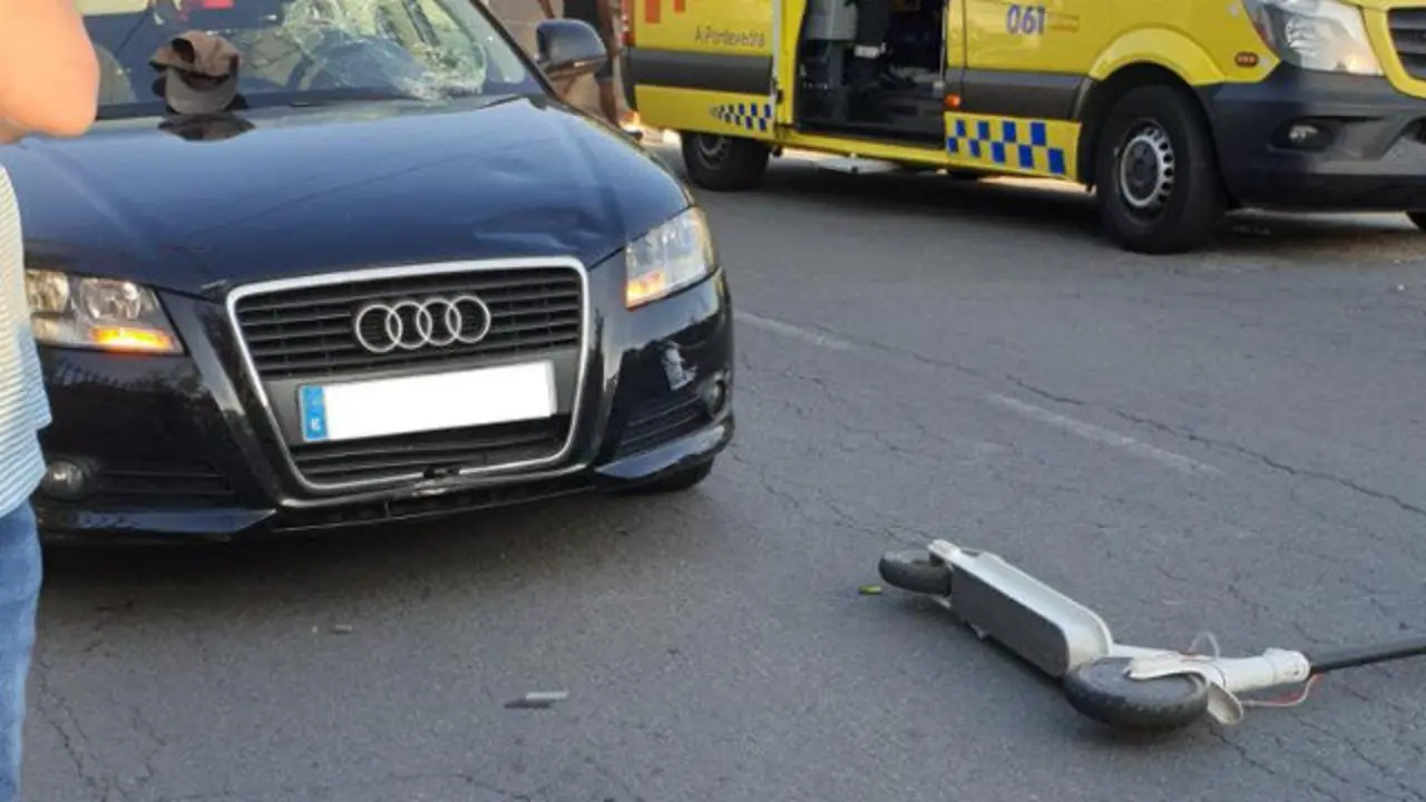 Vehículos implicados en el accidente en Ribadumia. EMERXENCIAS DE CAMBADOS