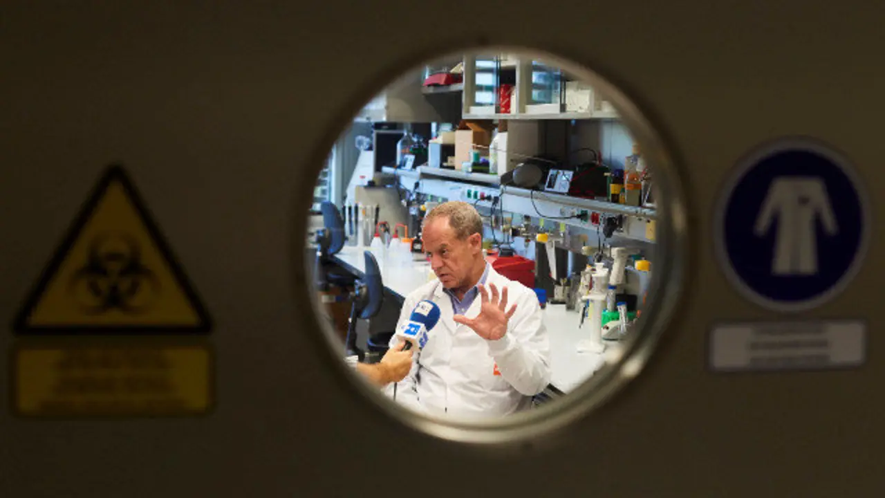 El doctor Joaquin Bellmunt, director de Investigadores del Instituto Hospital del Mar. ALEJANDRO GARCÍA (EFE)
