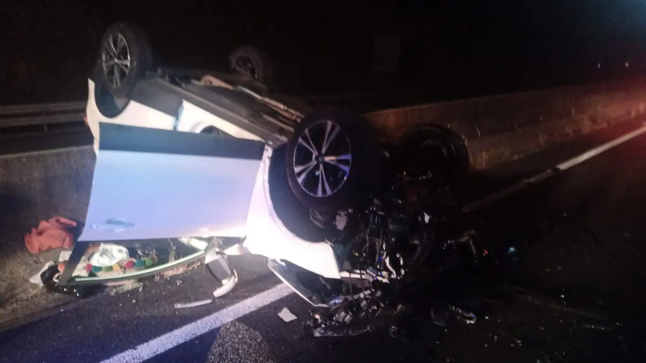 O coche accidentado. BOMBEIROS DO DEZA