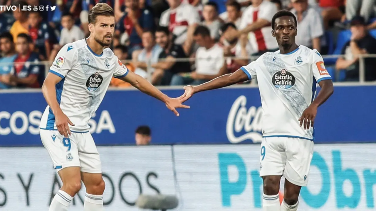 Un instante del partido. RC DEPORTIVO