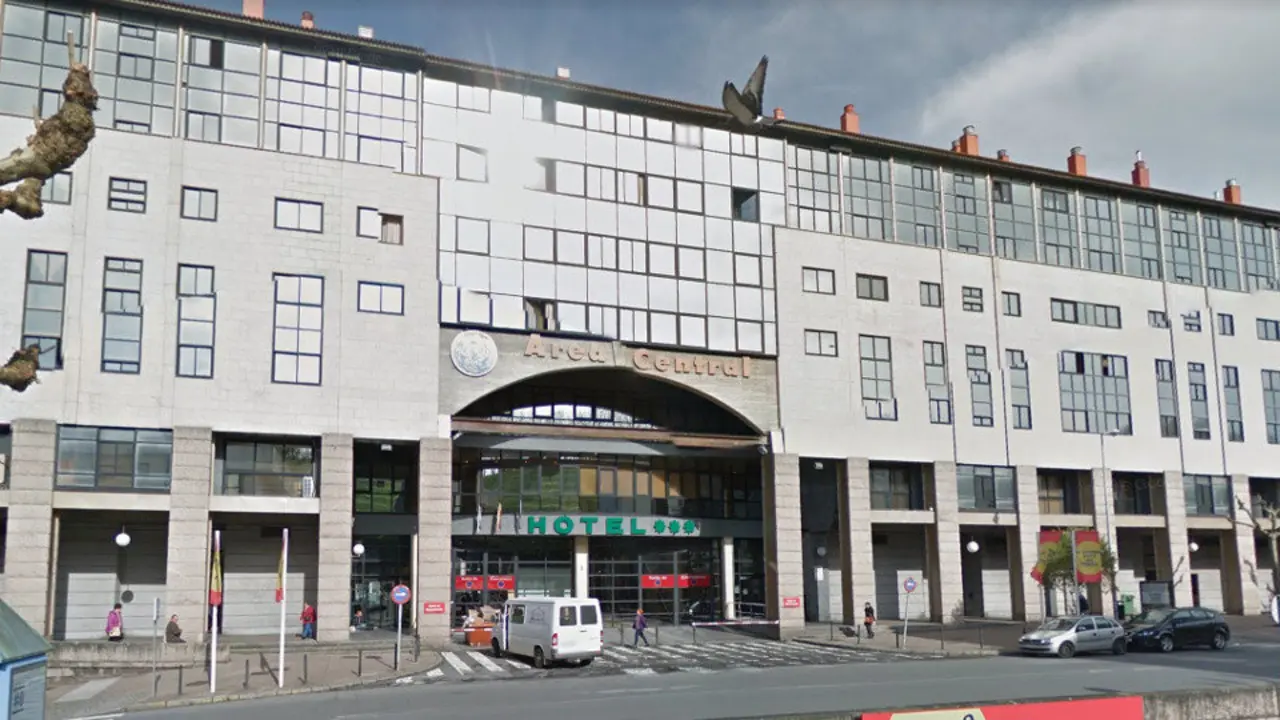 El fuego se registró en uno de los edificios del centro comercial Área Central. GSV