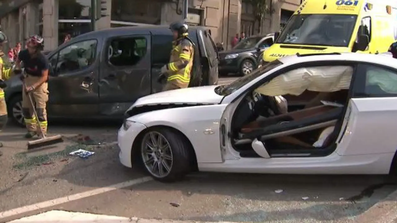 Veh&iacute;culos implicados en el accidente m&uacute;ltiple de Vigo. TVG
