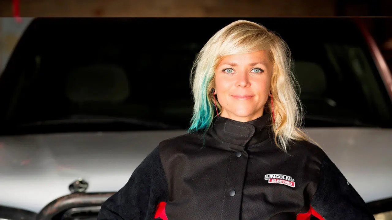 Jessi Combs, en uno de sus talleres. JASON VALDEZ (EFE)