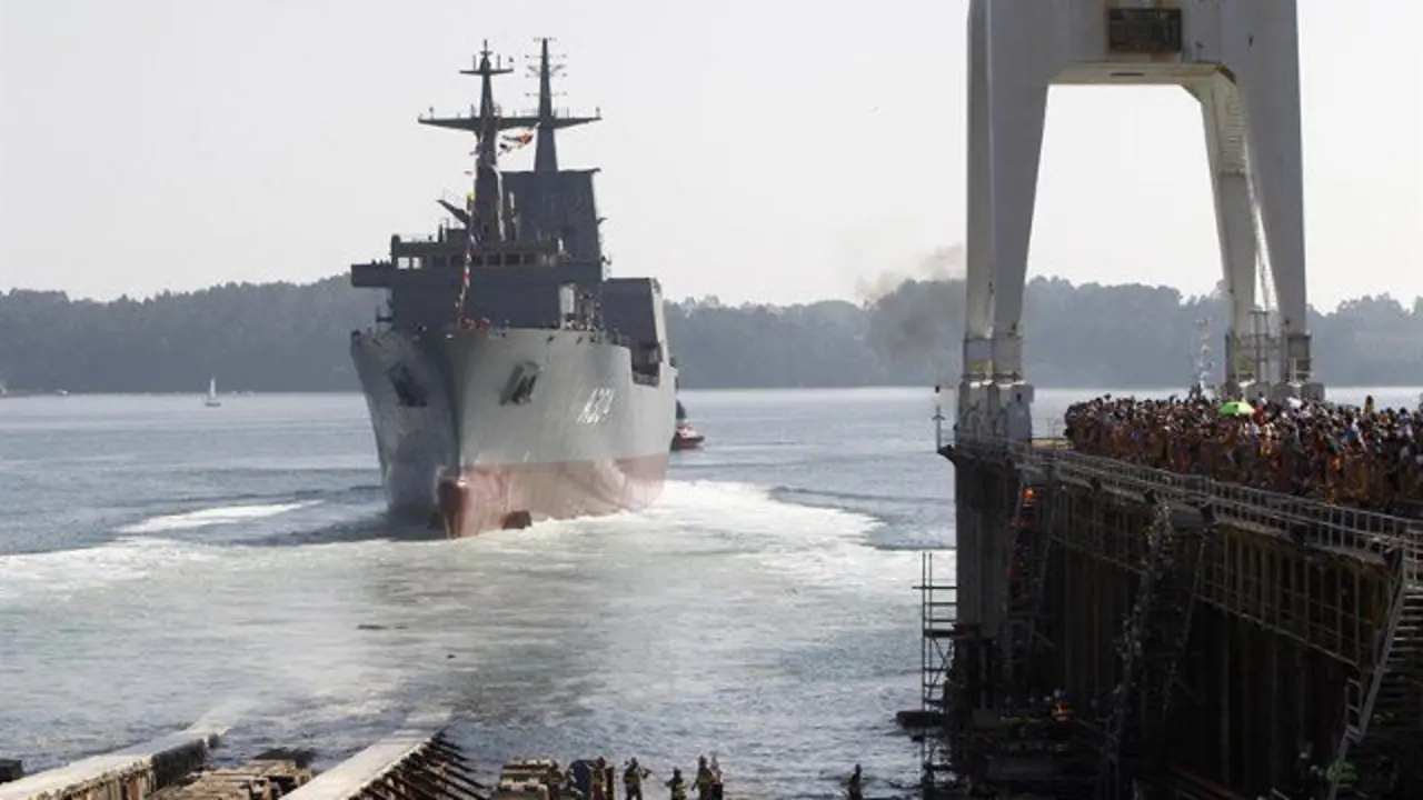 Botadura de buque militar en Navantia