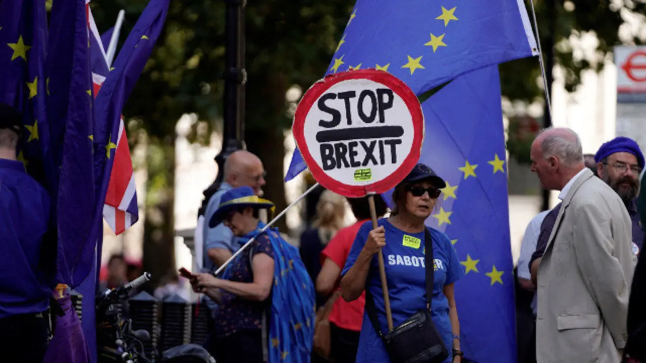 Manifestantes contra el Brexit, este viernes en Londres. EFE