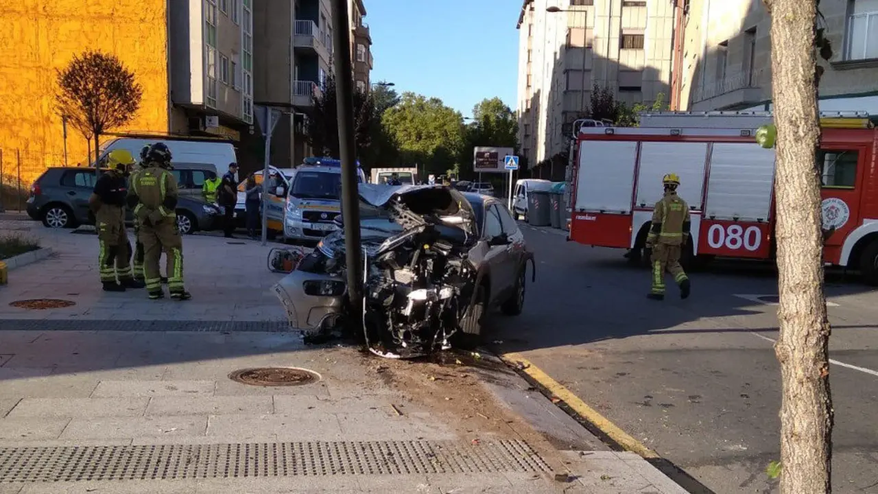 Estado del coche tras el suceso. EMERXENCIAS OURENSE