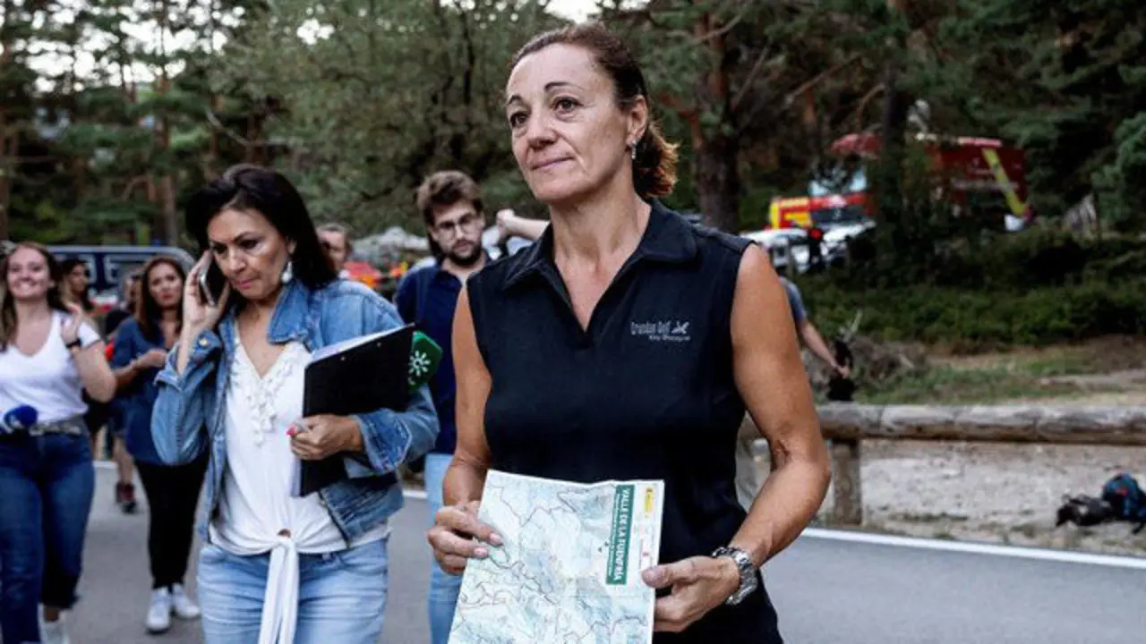 Dolores Fernandez Ochoa, hermana de la desaparecida, en Cercedilla. RODRIGO JIMÉNEZ