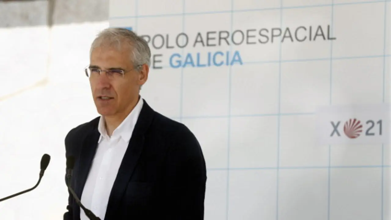 Alfredo Conde en Portomarín. VICTORIA RODRÍGUEZ