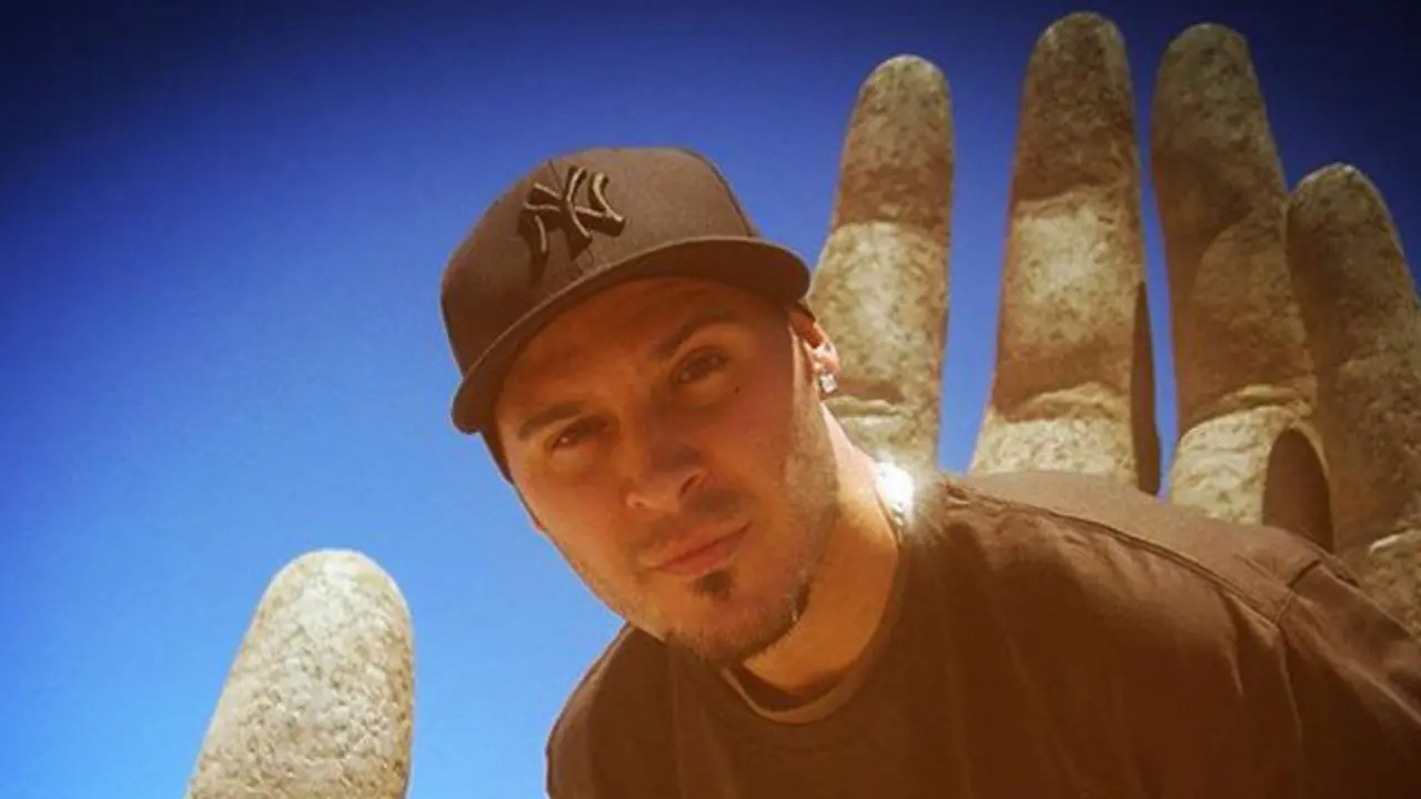 Lírico, de Violadores del Verso. EP