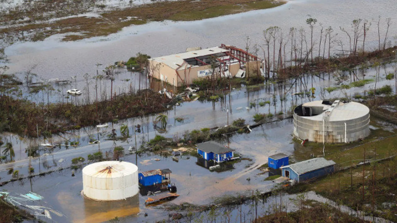 Vista aérea de unas instalaciones en la isla de Ábaco.EFE