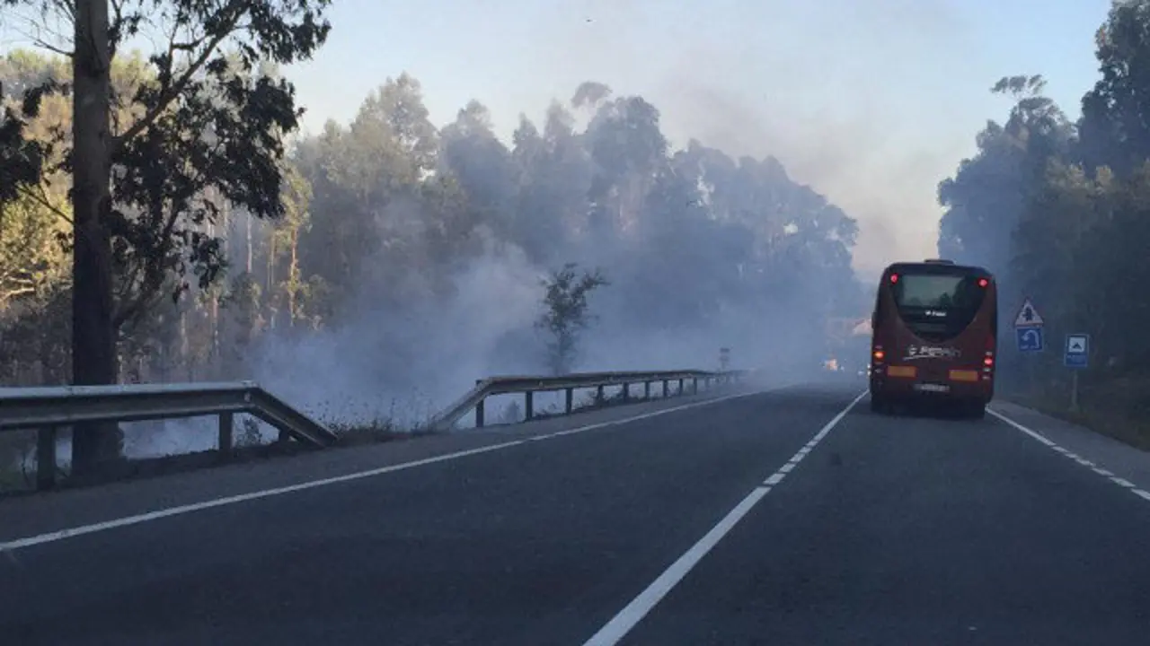 Incendio en Ribeira. TWITTER (incendiosgalic1)