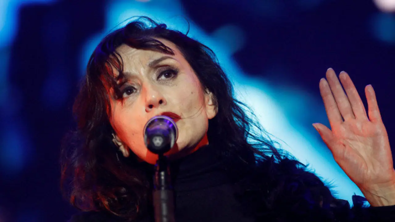 A cantante Luz Casal durante a súa actuación no Festival da Luz. ELISEO TRIGO (EFE)