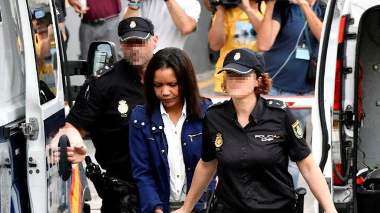 Ana Julia Quezada, a su llegada este martes a la Audiencia Provincial de Almería. CARLOS BARBA (EFE)