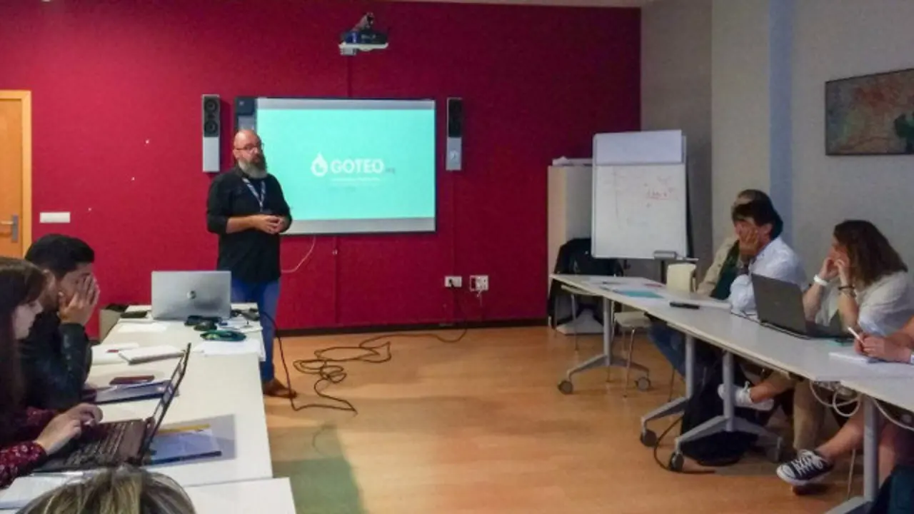 Presentaci&oacute;n da Fundaci&oacute;n Goteo. EP