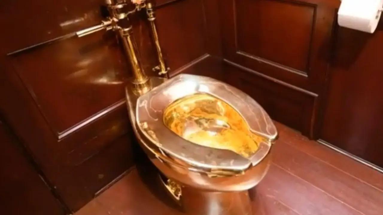 Imagen del váter de oro. YOUTUBE