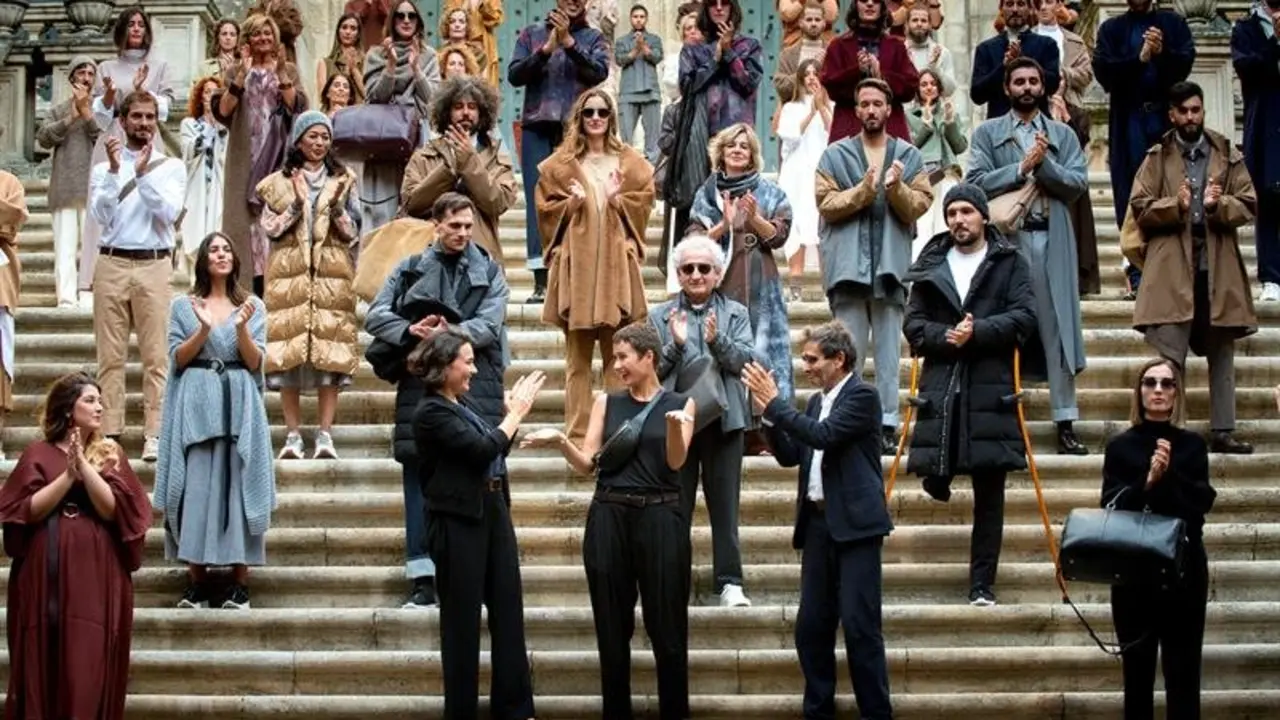 El momento del broche final del desfile de Domínguez en el centro de Ourense BRAIS LORENZO