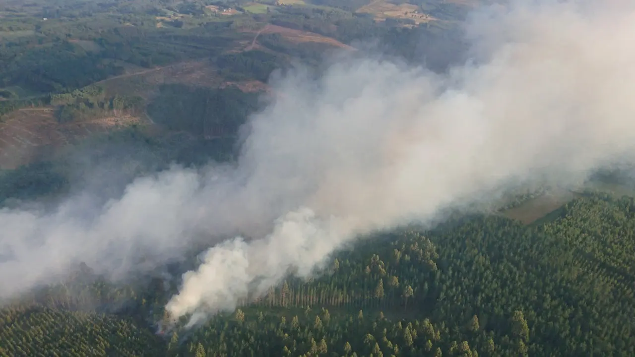 Imagen áerea del incendio de Begonte. BRIGADA DE MARROXO