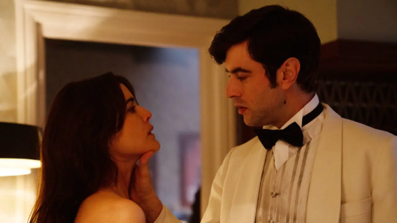 Adriana Ugarte e Javier Rey nunha escena de &#39;Hache&#39;. NETFLIX