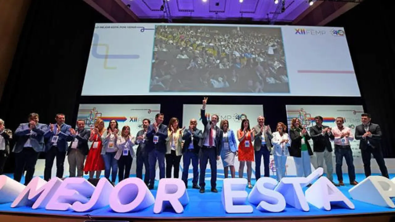 El alcalde de Vigo, Abel Caballero, tras ser reelegido presidente de la FEMP. VÍCTOR LERENA (EFE)