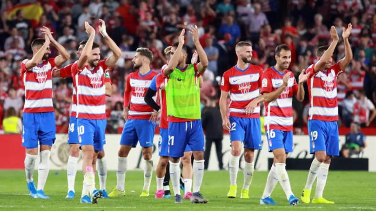 El Granada celebra la victoria ante el Barcelona. PEPE TORRES (EFE)