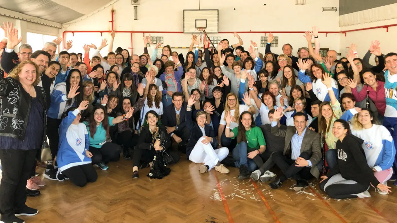 O presidente da Xunta pechou a súa estancia no país cun encontro coa colectividade galega en Mar del Plata. EP