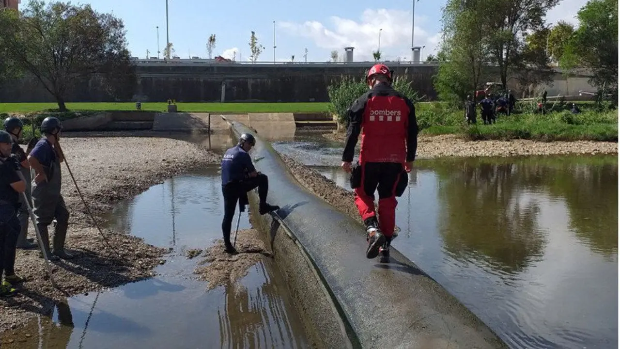 Operativo de búsqueda en Besòs. BOMBERS