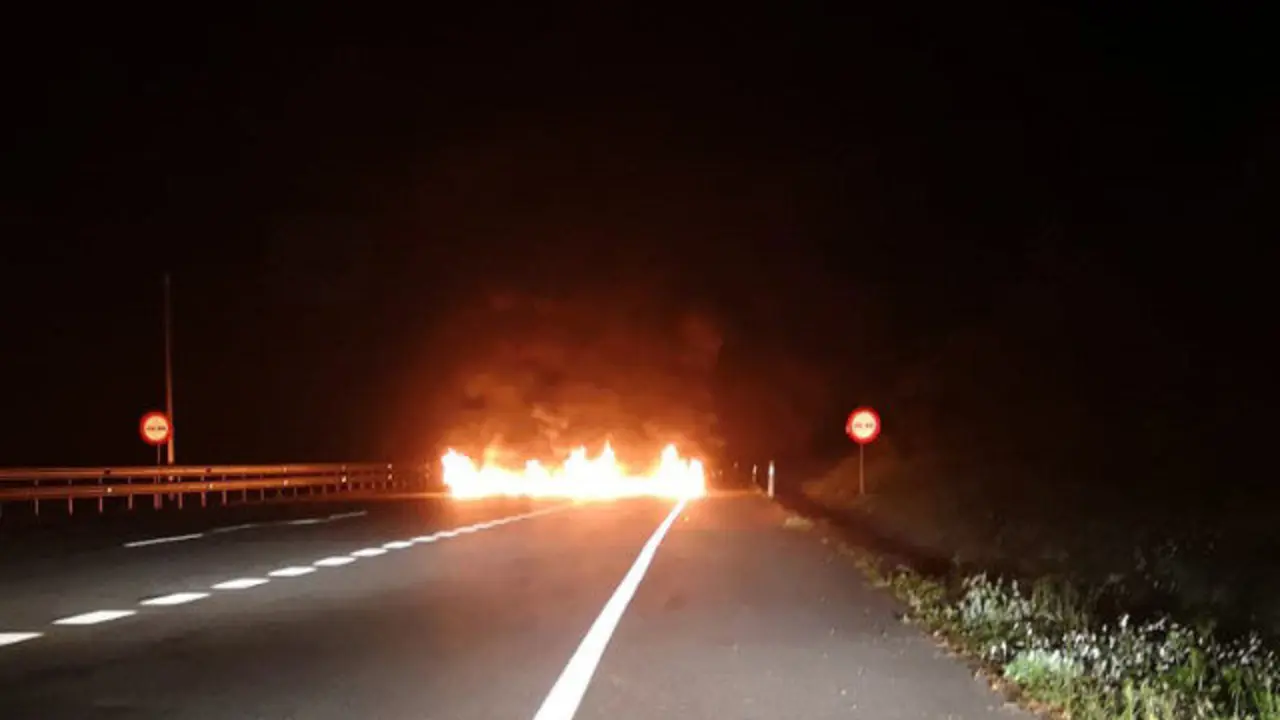 Barricadas en As Pontes. EP