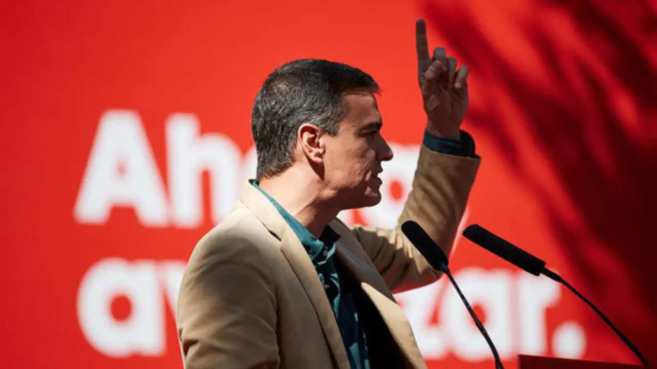 Pedro Sánchez, en la fiesta del PSC en Gavá. ALEJANDRO GARCÍA
