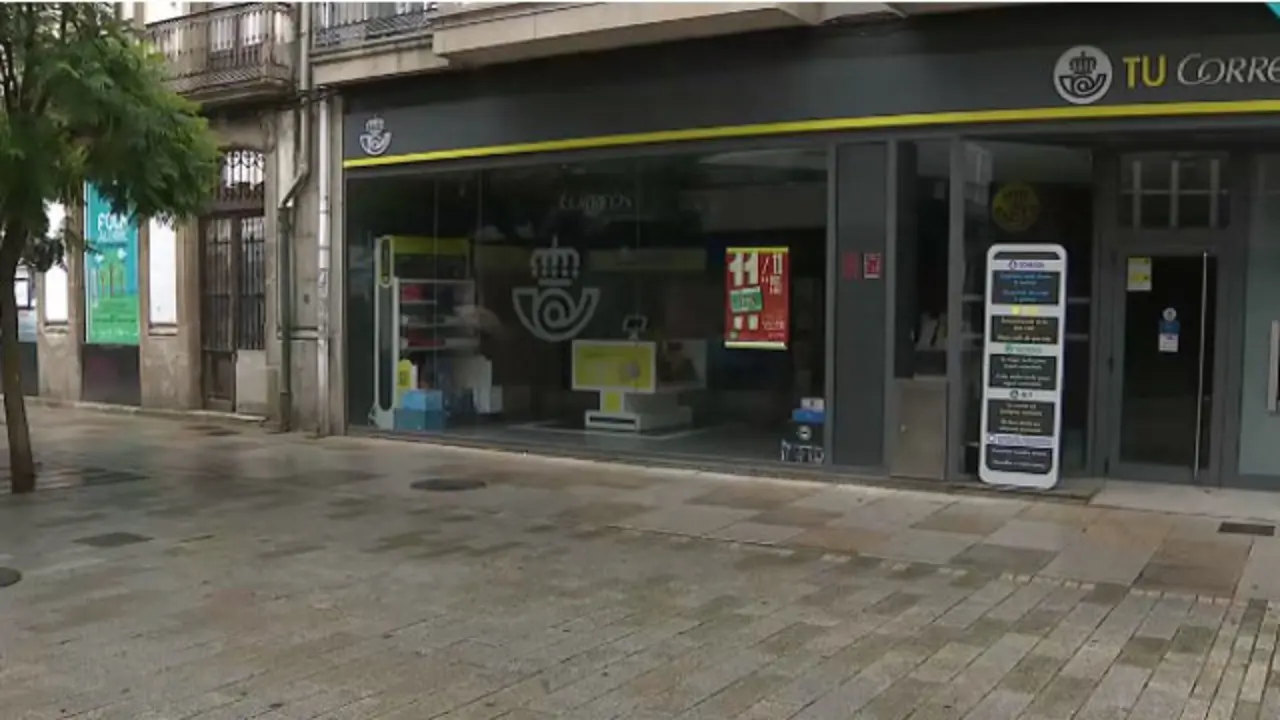 La oficina de Correos donde se produjeron los hechos, en Vilagarcía. TVG