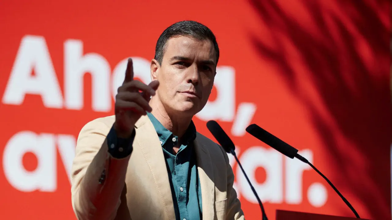 Pedro Sánchez, durante la Fiesta de la Rosa de los socialistas catalanes celebrada este domingo en Gavà. ALEJANDRO GARCÍA (EFE)