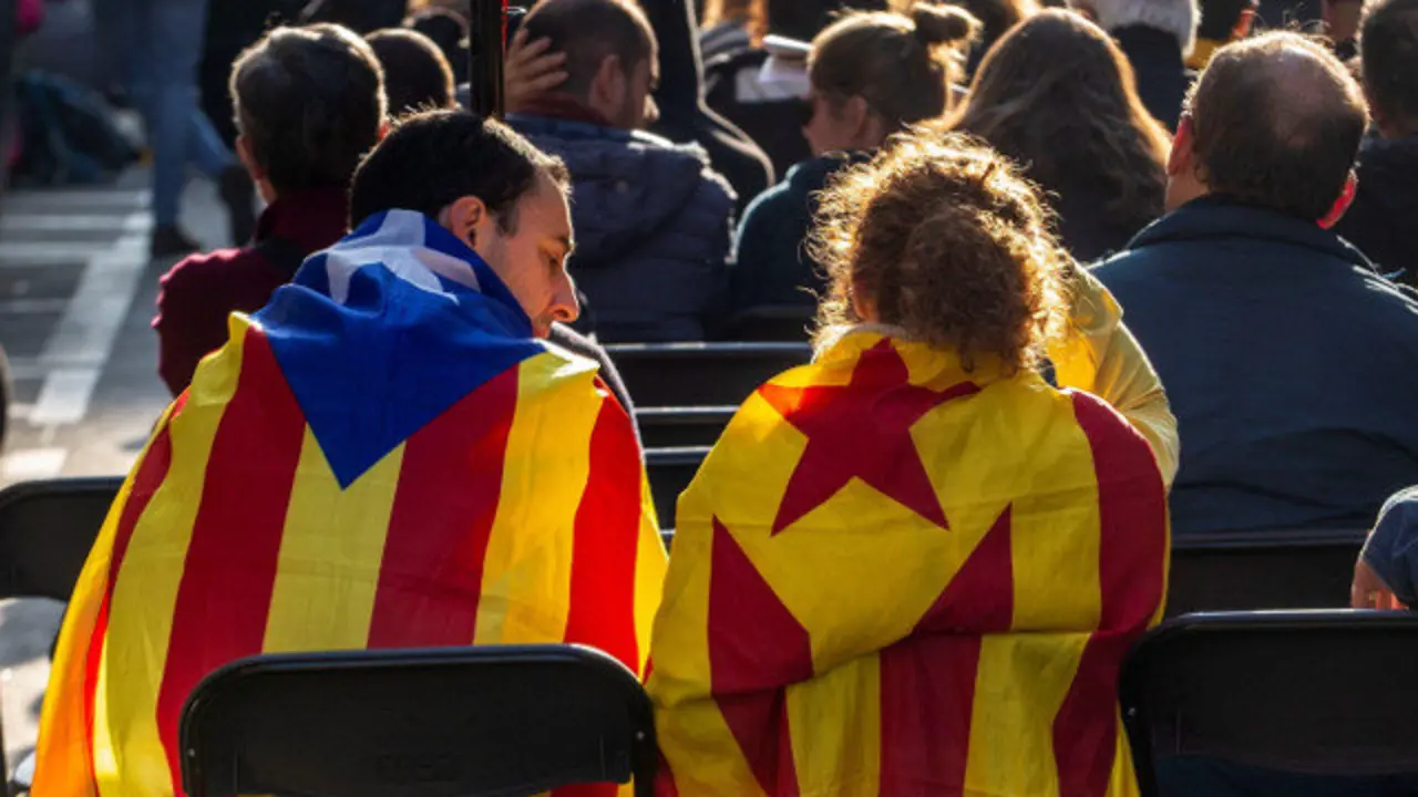 Dous mozos independentistas, durante un acto reivindicativo EFE